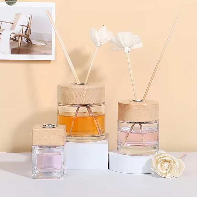 50ml 100ml 150ml 200ml Round Clear Glass Diffuser Bottle with Wooden Lid